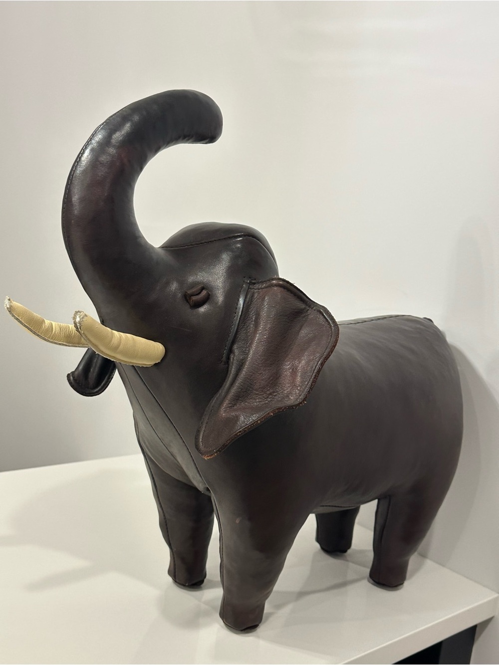 Omersa Standard Leather Brown Elephant
Home Accent H: 51cm, L: 52cm, W: 23cm - Picture 15 of 16